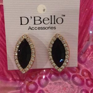 🖤NWT So Outrageous Crystal / Goldtone Pierced Style Hanging Earrings Must Have